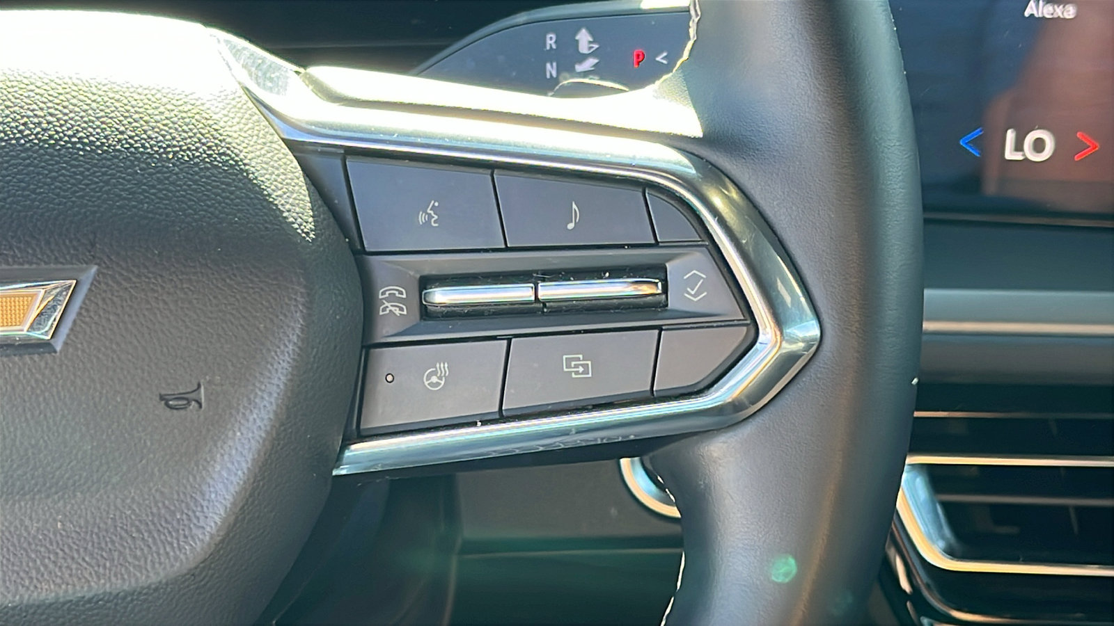 Used 2025 Chevrolet Traverse LT image 18