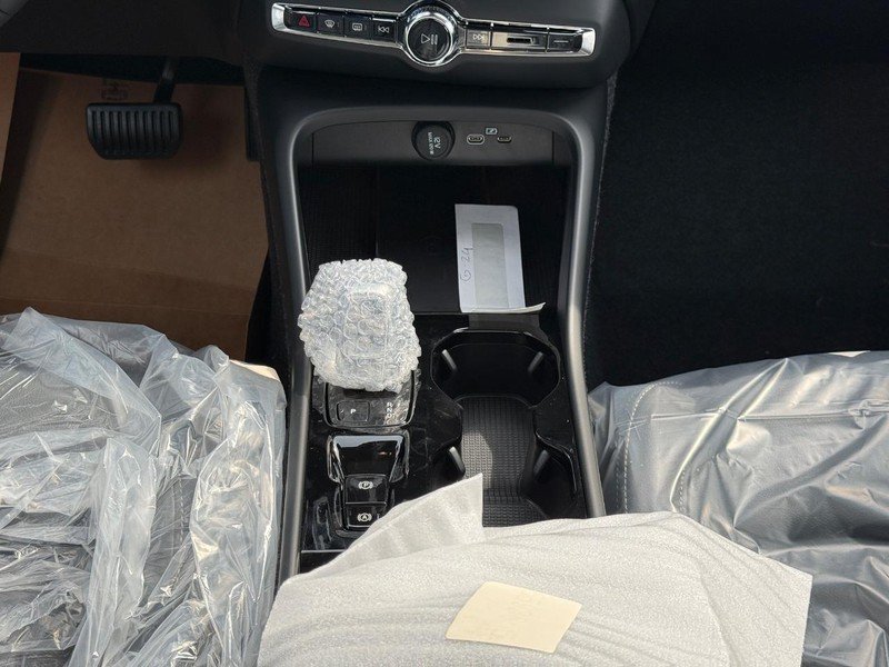 New 2026 Volvo XC40 B5 Plus w/ Protection Package Premier AWD/4WD image 9