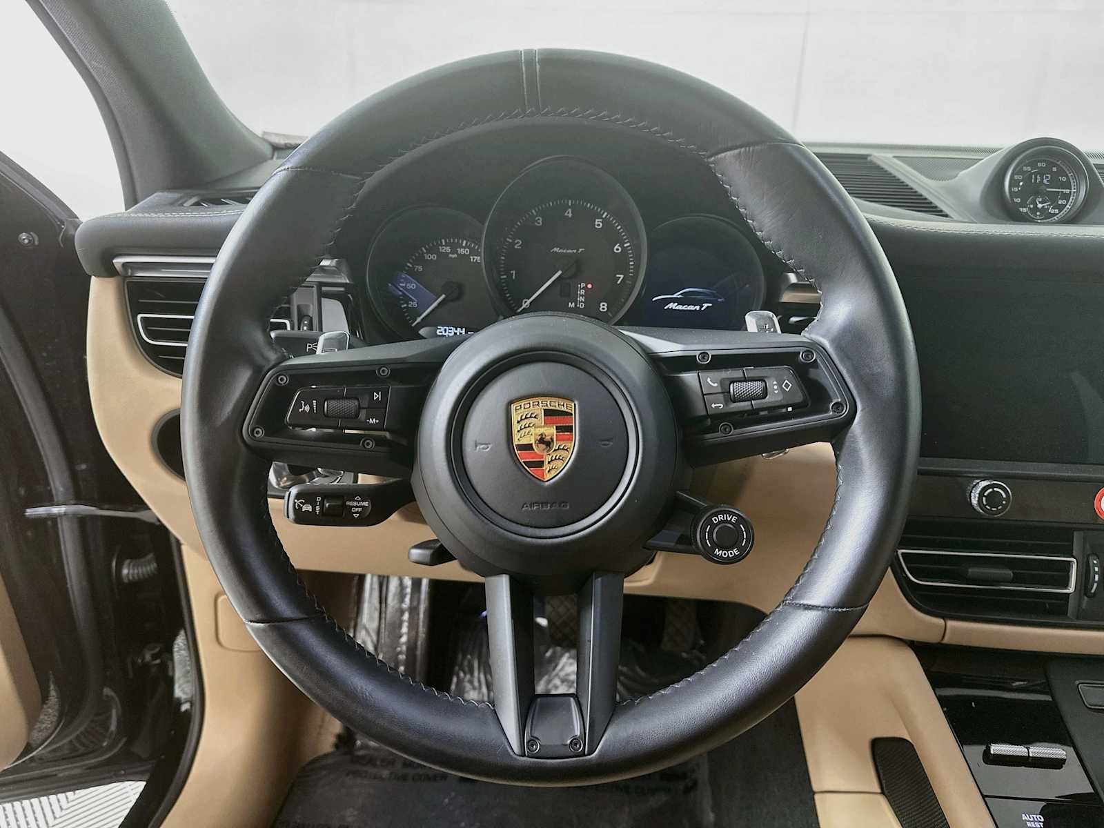 Certified 2024 Porsche Macan Turbo AWD/4WD image 14