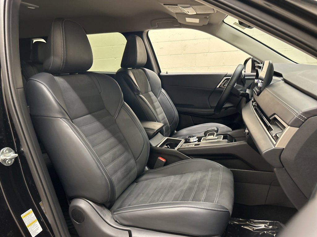 Used 2024 Mitsubishi Outlander SE image 12