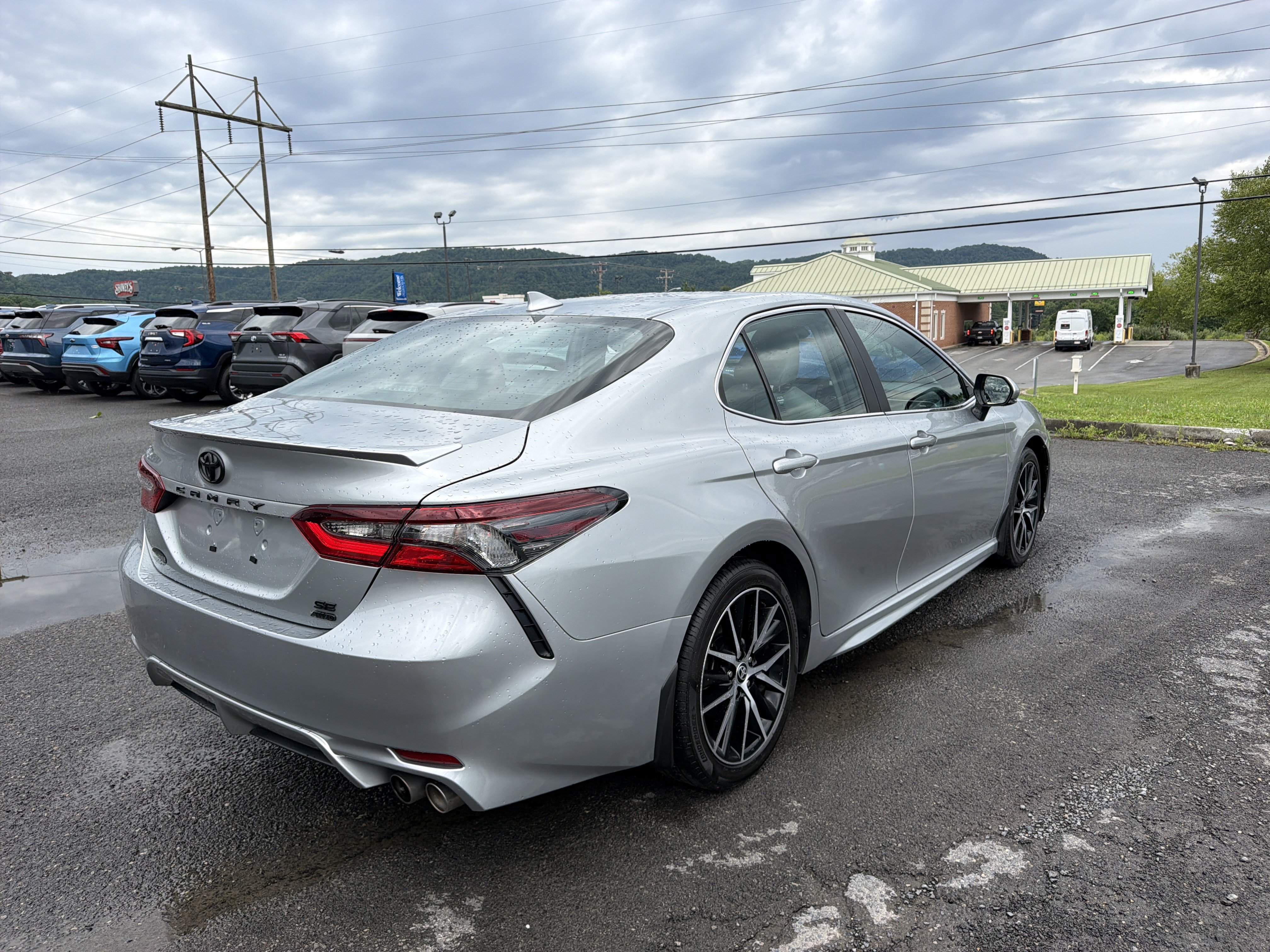 Used 2024 Toyota Camry SE w/ Cold Weather Package AWD/4WD image 4