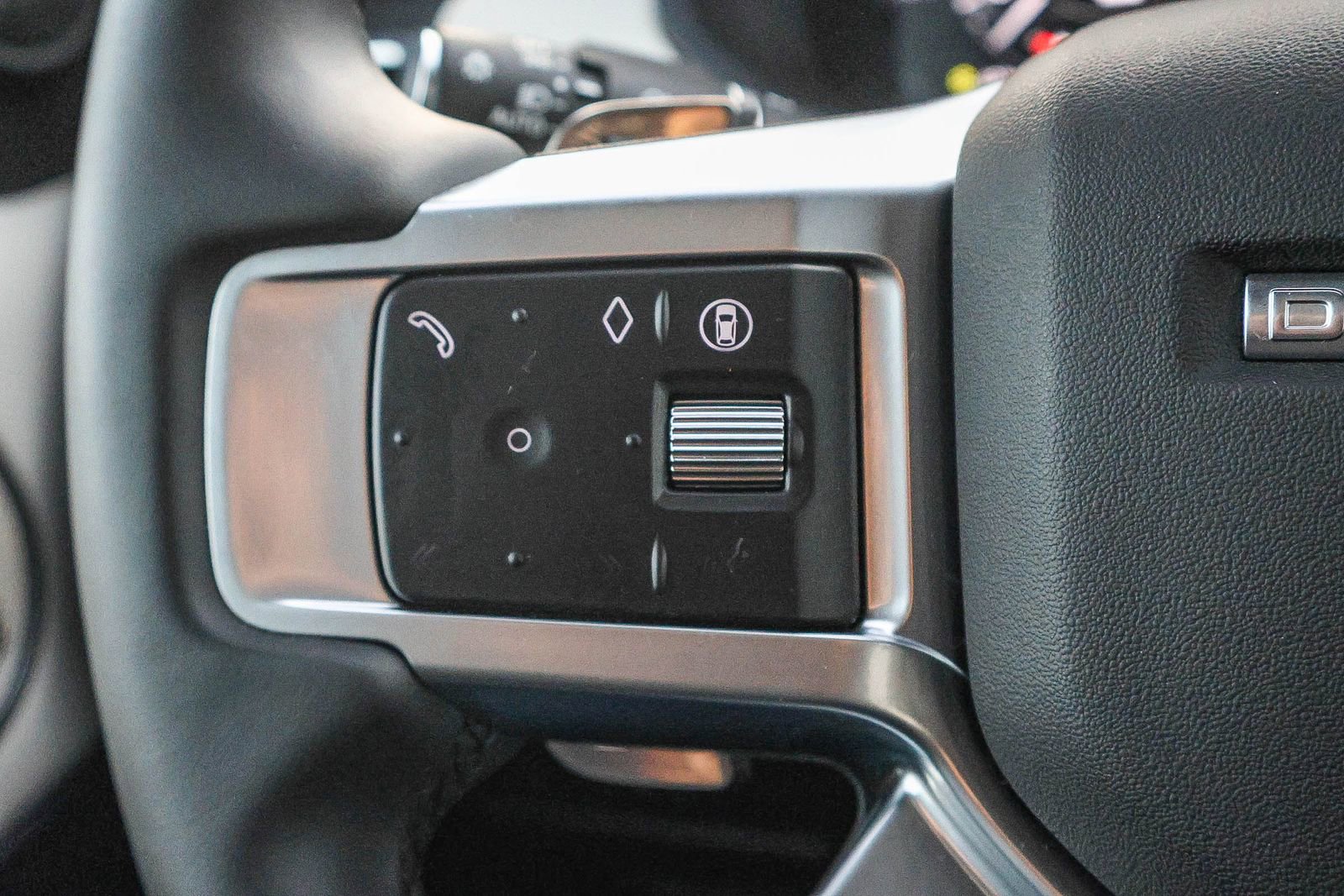 Used 2024 Land Rover Discovery Dynamic SE image 35