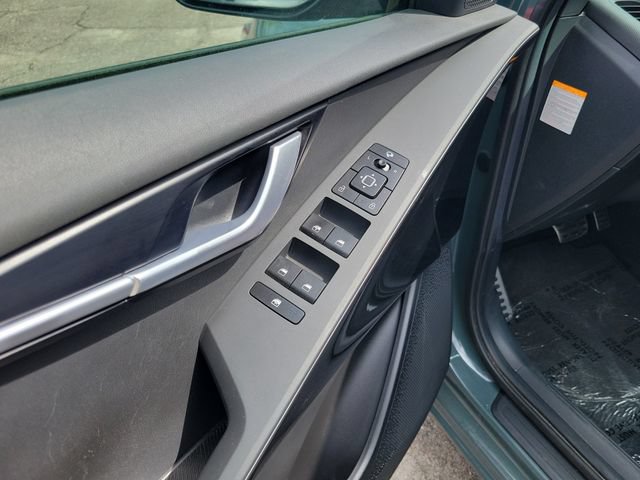 Used 2023 Kia Niro EX Touring FWD image 11