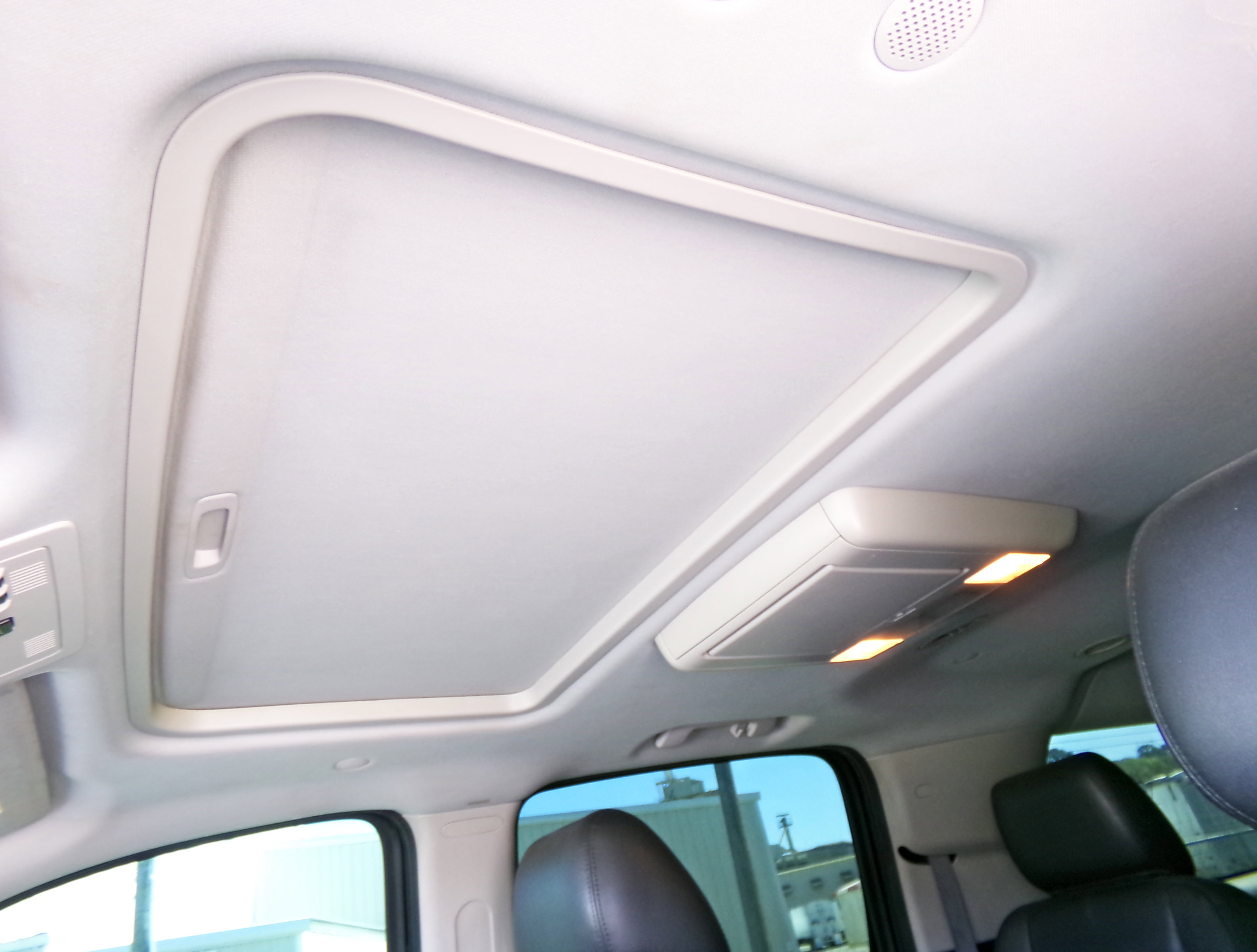 Used 2013 GMC Yukon XL Denali image 3