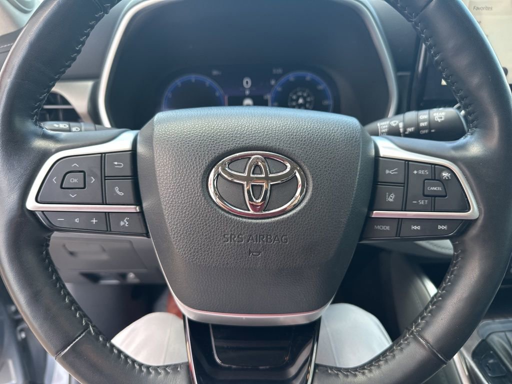 Used 2023 Toyota Highlander Limited image 13