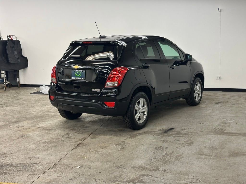 Certified 2022 Chevrolet Trax LS w/ Tint and Cruise Package image 11