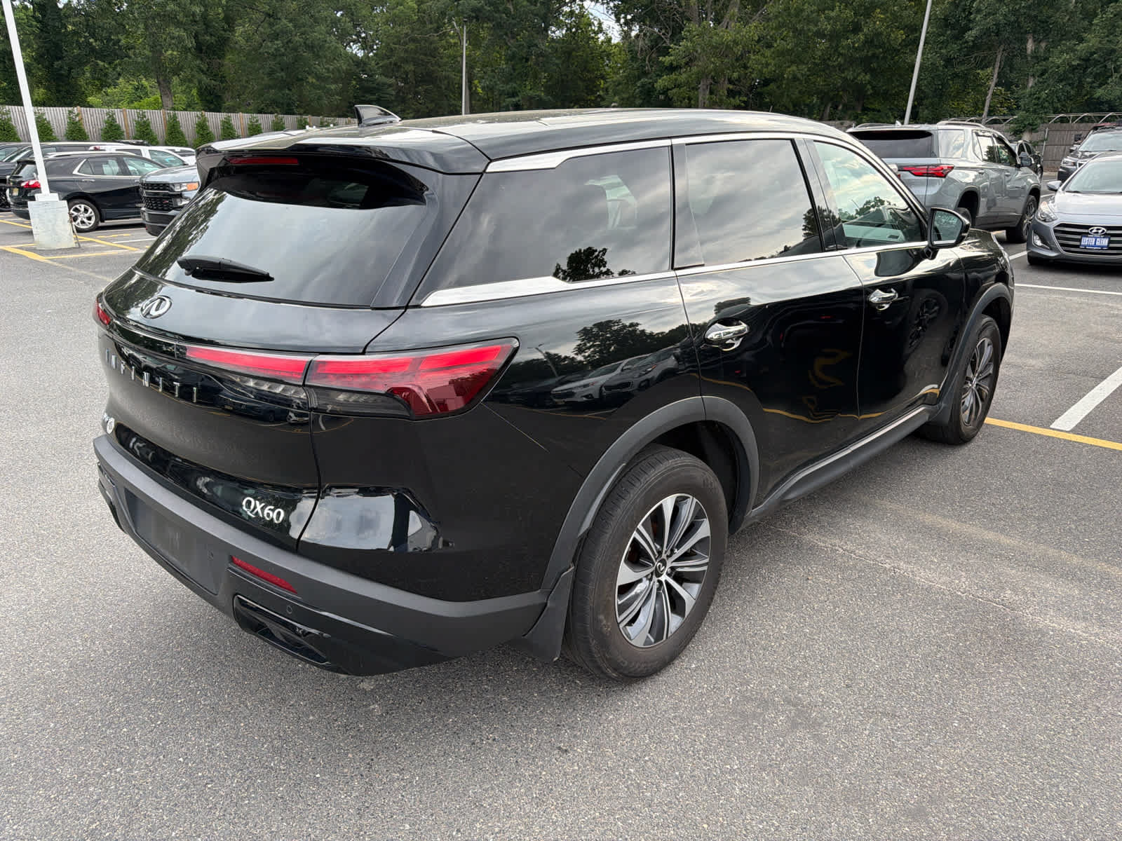 Used 2023 INFINITI QX60 Pure AWD/4WD image 3