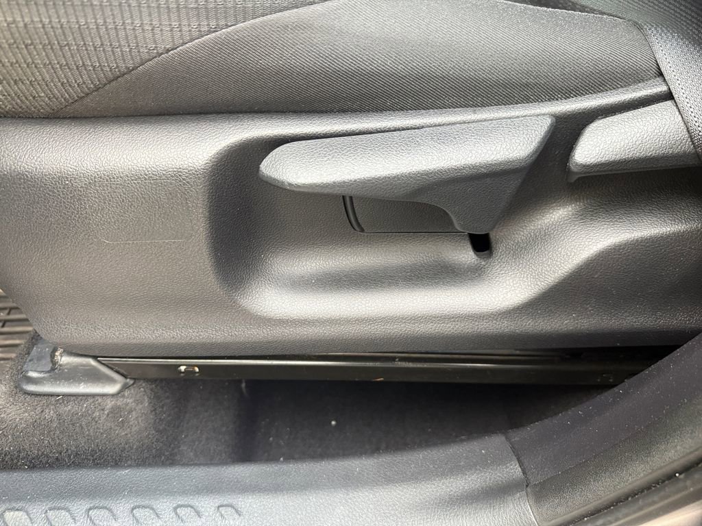 Used 2019 Toyota C-HR XLE image 26