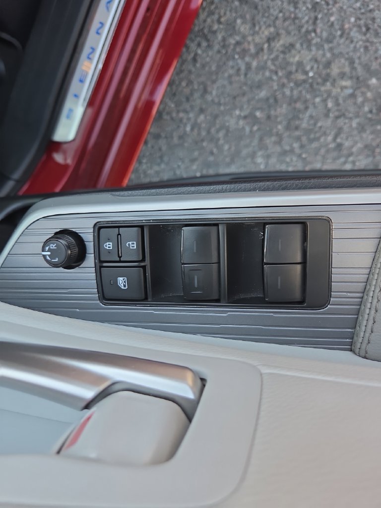 Used 2025 Toyota Sienna XLE w/ XLE Plus Package AWD/4WD image 25