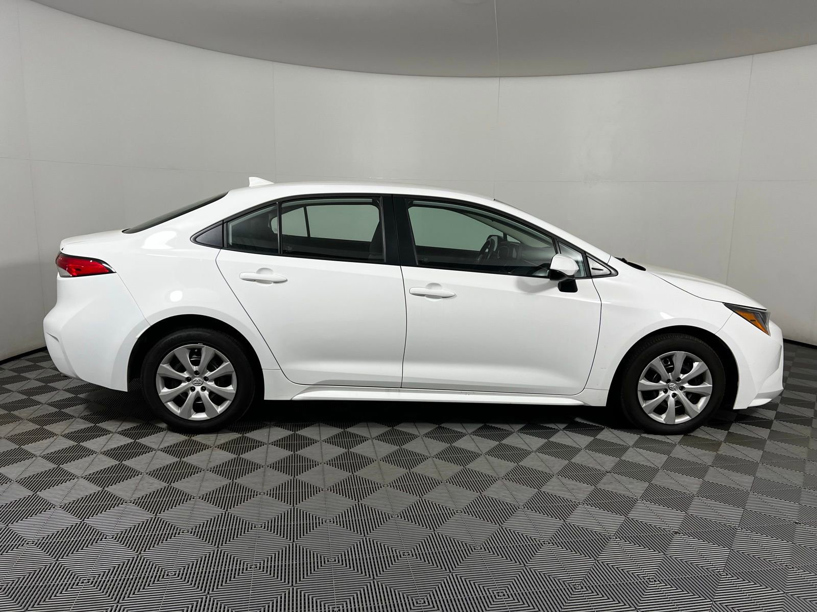 Certified 2022 Toyota Corolla LE image 4