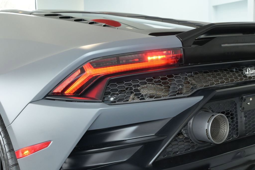 Used 2023 Lamborghini Huracan EVO RWD image 12