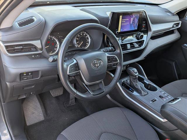 Used 2025 Toyota Highlander LE image 10