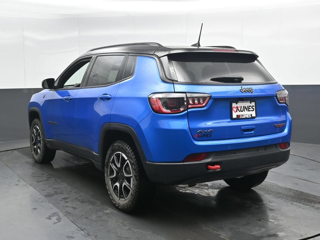 Used 2025 Jeep Compass Trailhawk AWD/4WD image 10