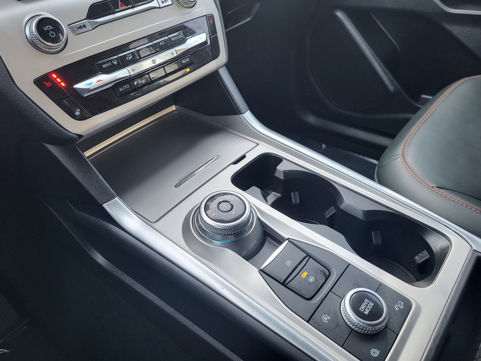 Used 2024 Ford Explorer Timberline w/ Timberline Technology Package image 12