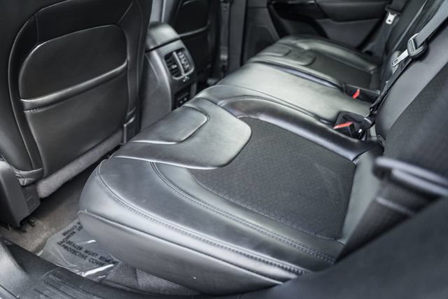 Used 2019 Jeep Cherokee Latitude Plus AWD/4WD image 33