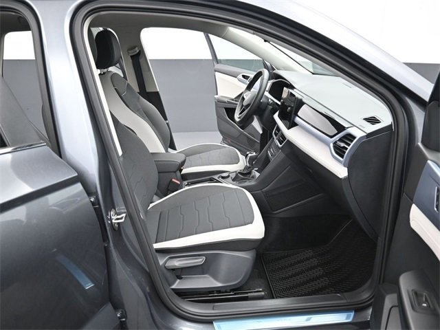 New 2026 Volkswagen Taos SE image 14