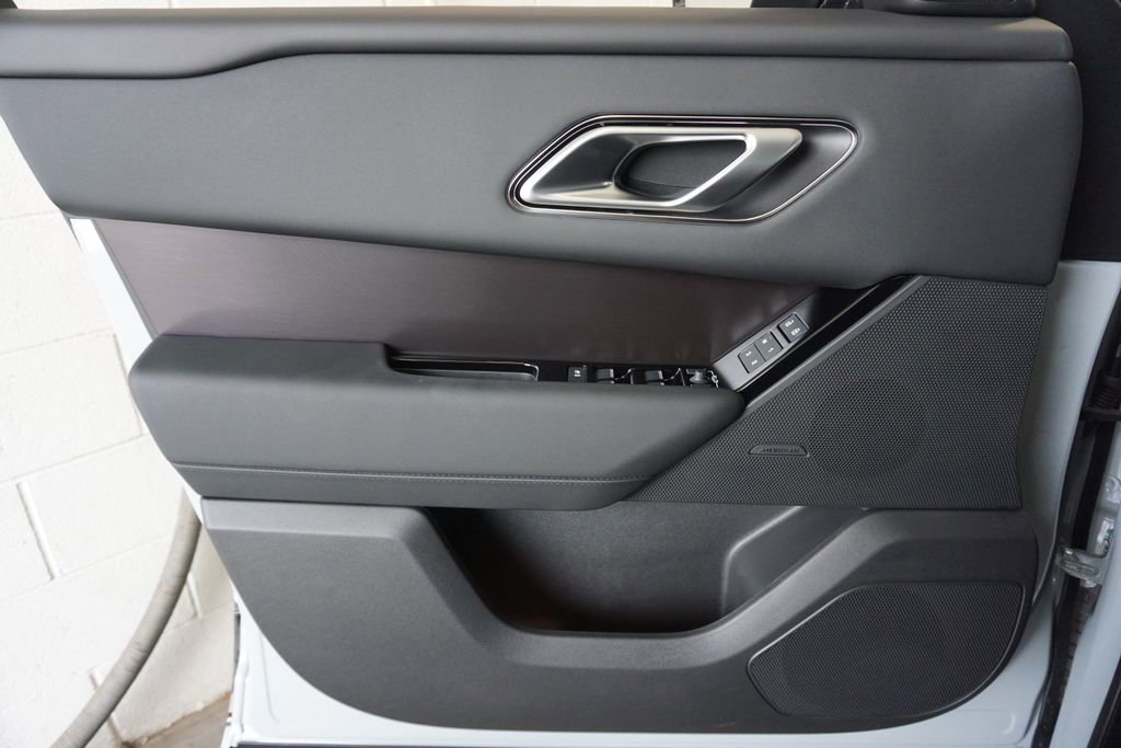 New 2026 Land Rover Range Rover Velar Dynamic SE image 17