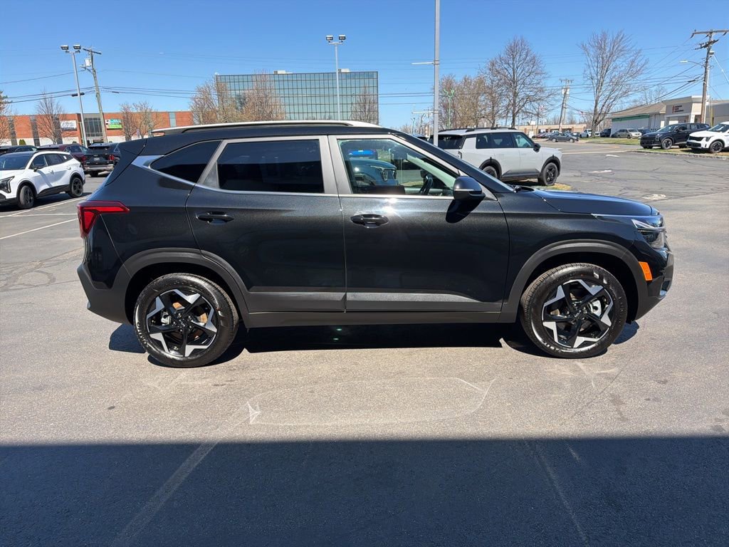 Used 2025 Kia Seltos EX w/ EX Sunroof Package image 5