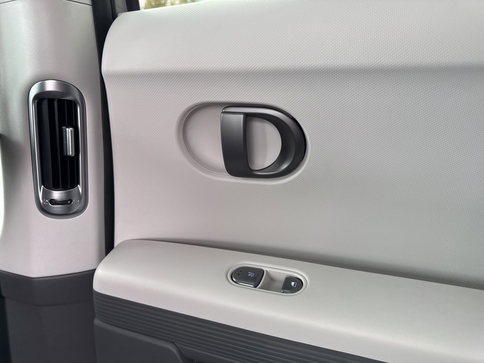 Used 2025 Hyundai Ioniq 5 SEL image 13