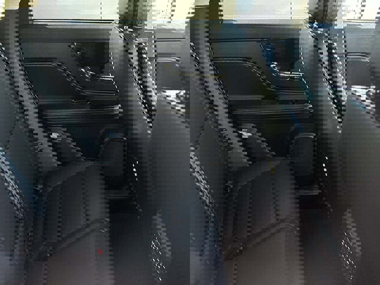 Used 2023 Lincoln Corsair Reserve w/ Equipment Group 202A image 8