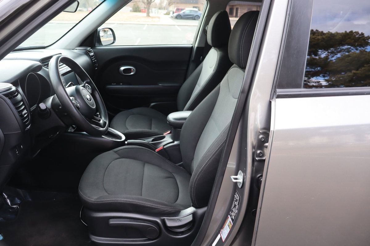 Used 2018 Kia Soul + FWD image 19