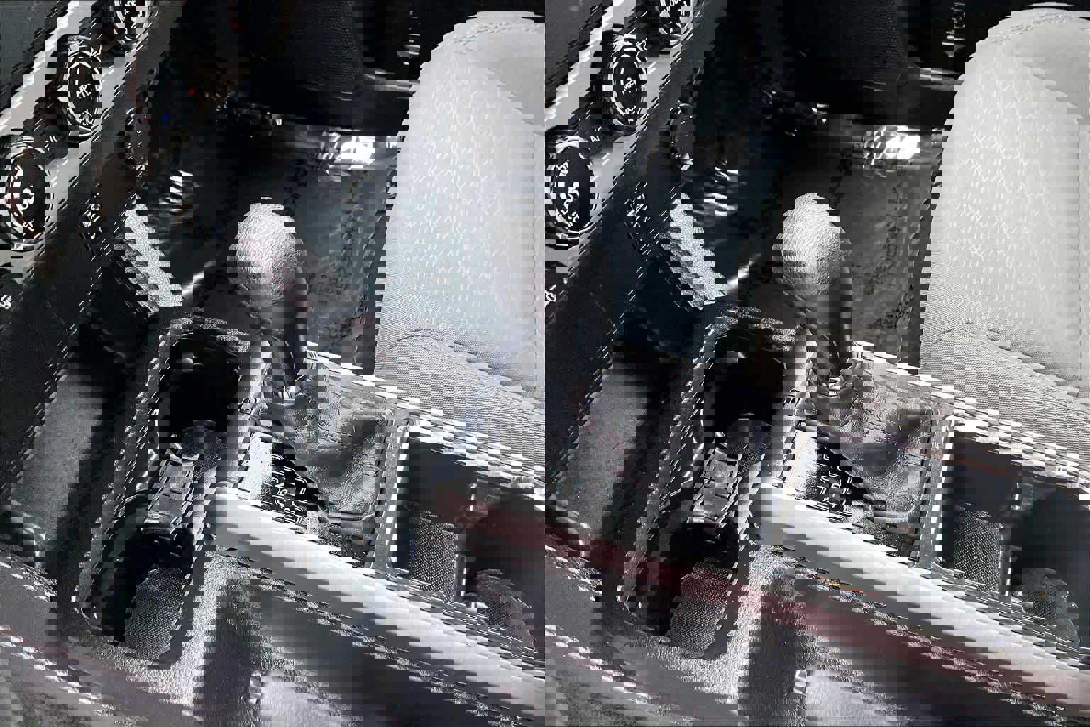 Used 2017 Toyota Tacoma SR5 w/ SR5 Appearance Package (SM) image 16