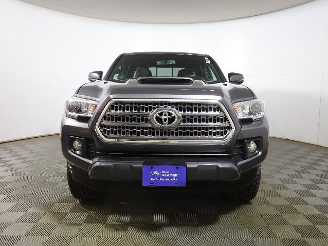 Used 2017 Toyota Tacoma TRD Sport w/ Tow Package (A/T) image 3