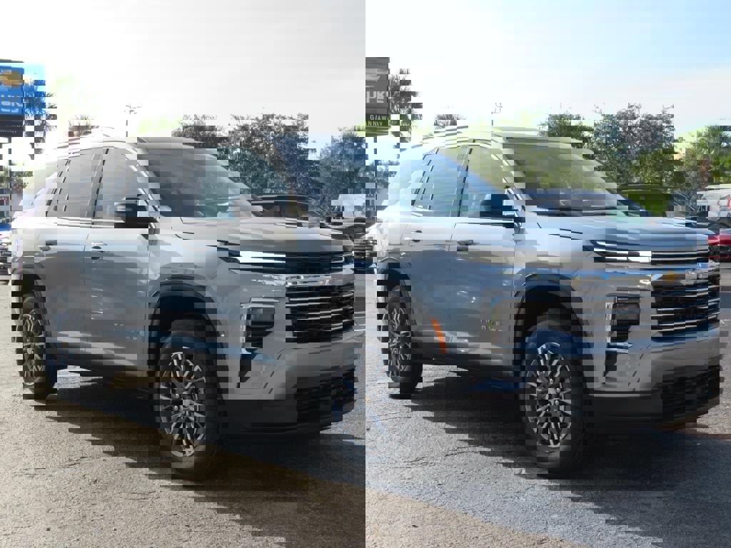 New 2025 Chevrolet Traverse LT image 3