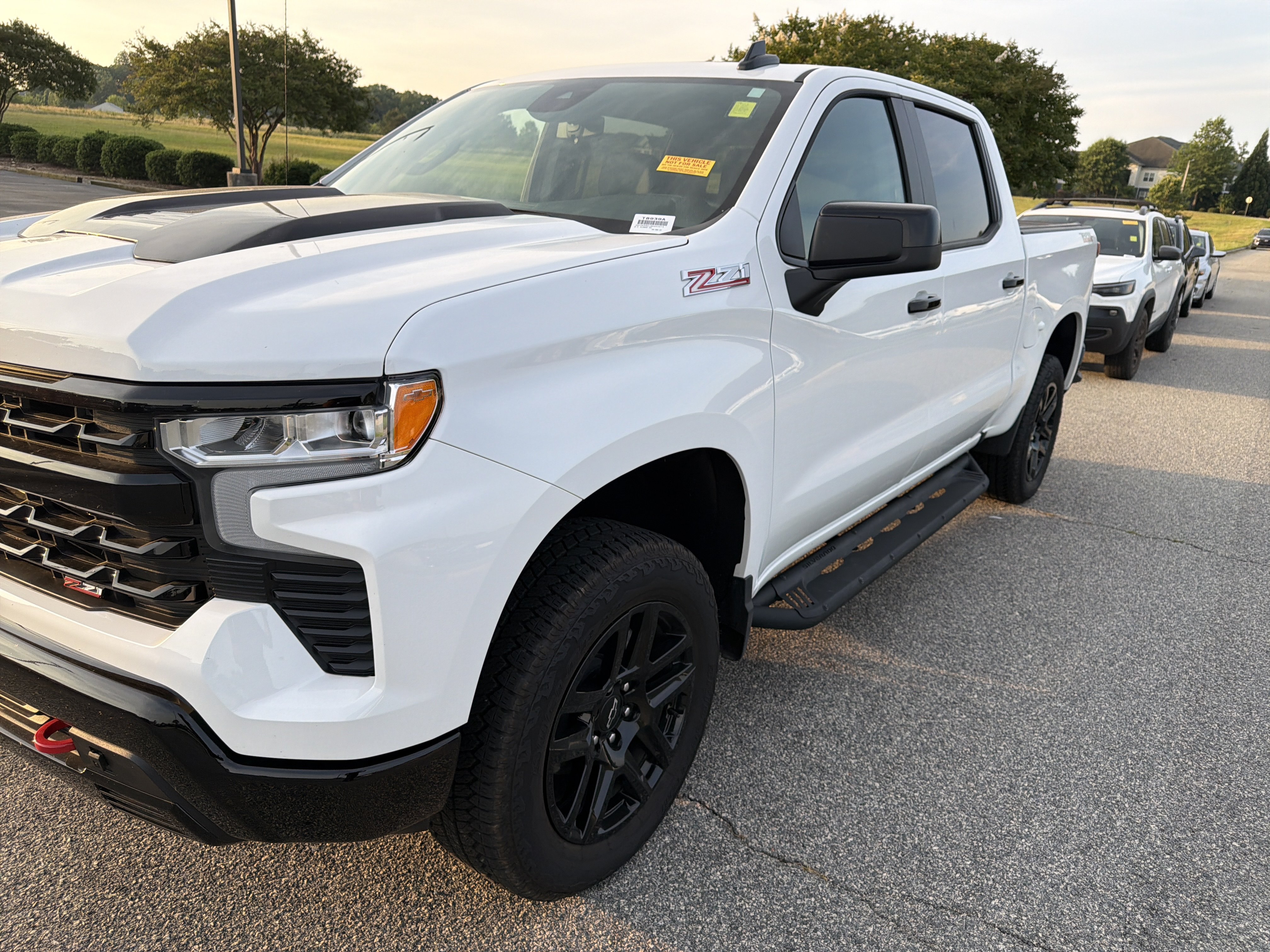 Used 2025 Chevrolet Silverado 1500 LT Trail Boss w/ Convenience Package II AWD/4WD image 5