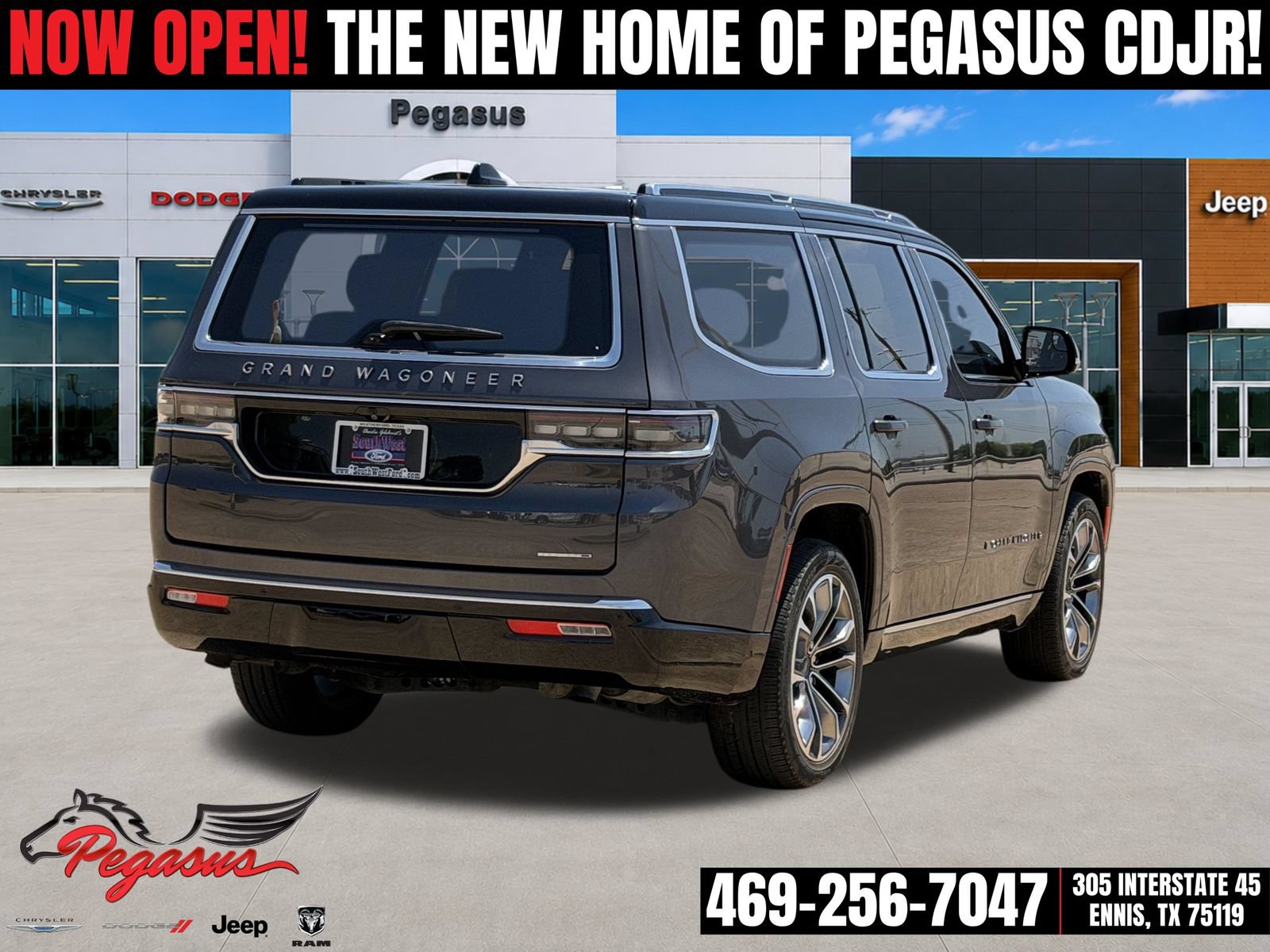 Used 2024 Jeep Grand Wagoneer Series III w/ Rear Seat Video Group 1 AWD/4WD image 4
