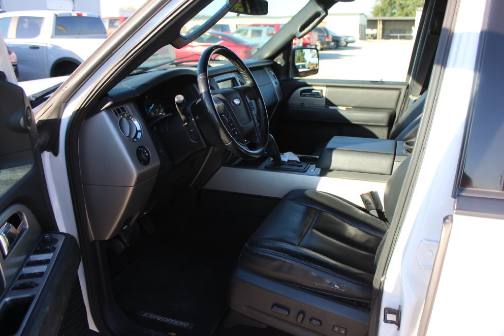 Used 2017 Ford Expedition XLT w/ Equipment Group 201A AWD/4WD image 10