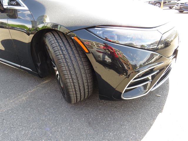 Used 2022 Mercedes-Benz EQS 580 4MATIC Sedan w/ Exclusive Trim Package image 12