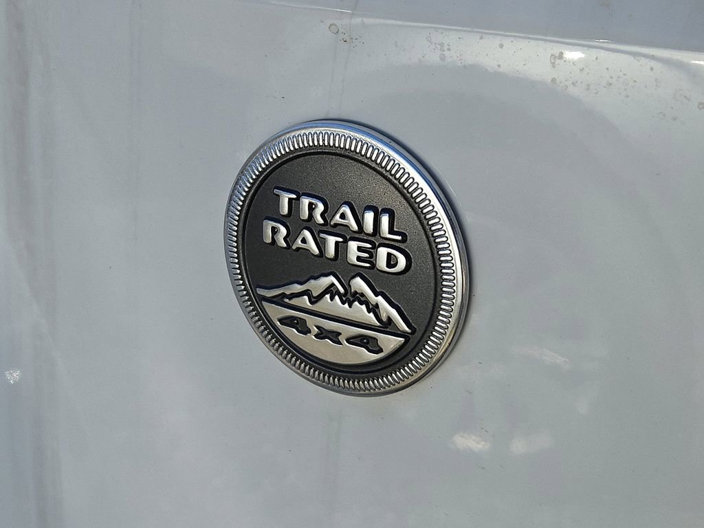 Used 2018 Jeep Wrangler Unlimited Sahara w/ Connectivity Group image 11