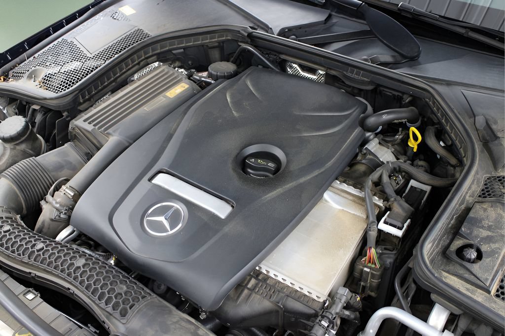 Used 2016 Mercedes-Benz C 300 4MATIC Sedan image 35