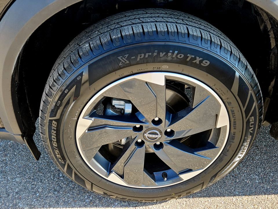 Used 2024 Nissan Rogue SV image 36