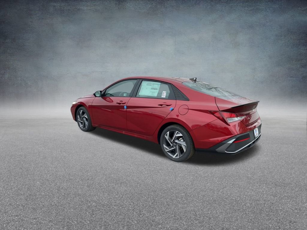 Used 2025 Hyundai Elantra Sport image 17