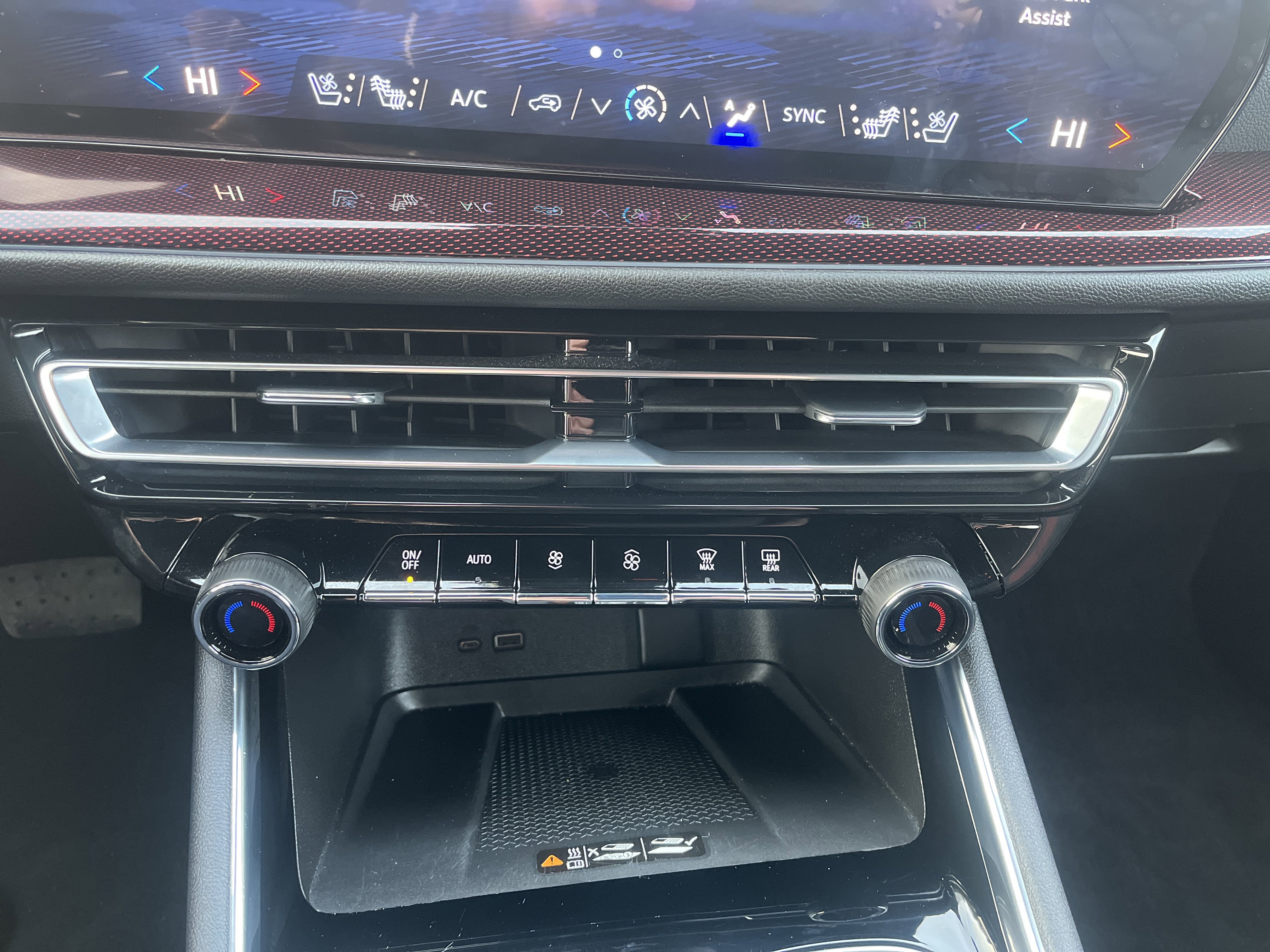 Used 2025 Chevrolet Traverse RS w/ LPO, Floor Liner Package image 36