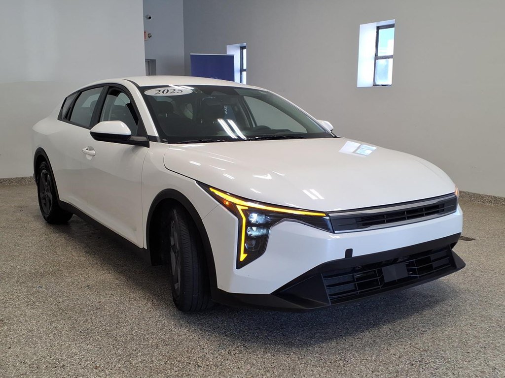 Used 2025 Kia K4 FWD image 3