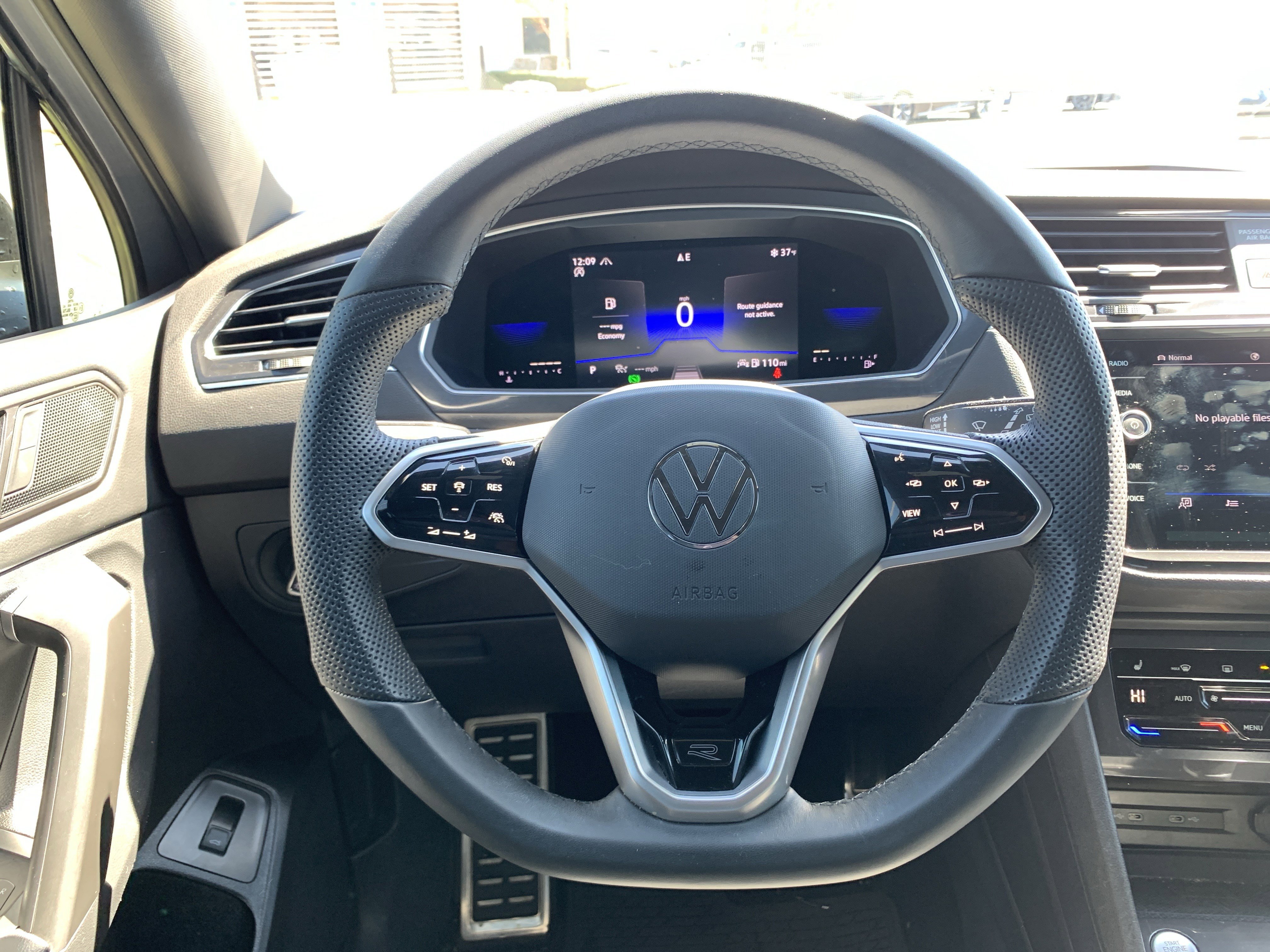 Used 2022 Volkswagen Tiguan SE R-Line image 18