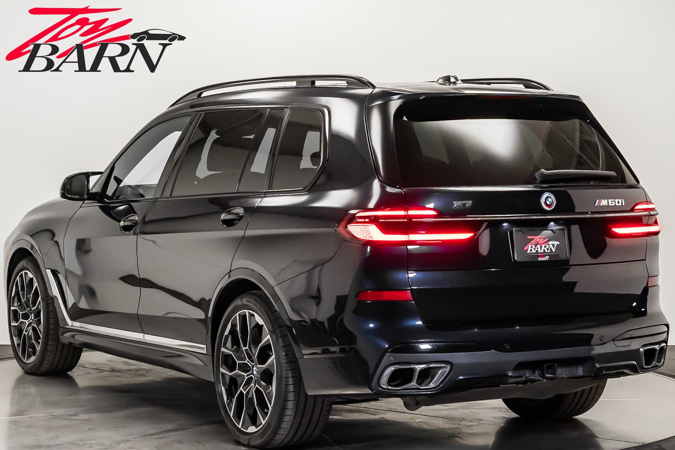 Used 2023 BMW X7 M60i w/ Executive Package image 2