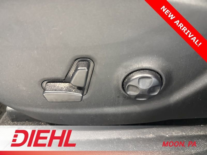 Used 2019 Jeep Cherokee Latitude Plus w/ Cold Weather Group AWD/4WD image 19