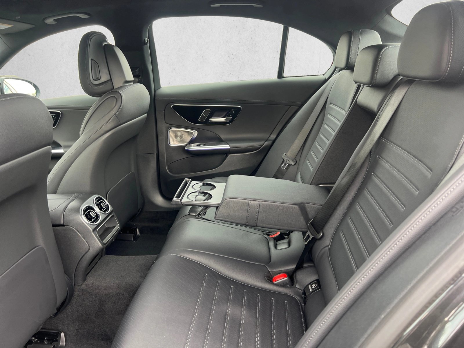 New 2026 Mercedes-Benz C 300 4MATIC Sedan image 17