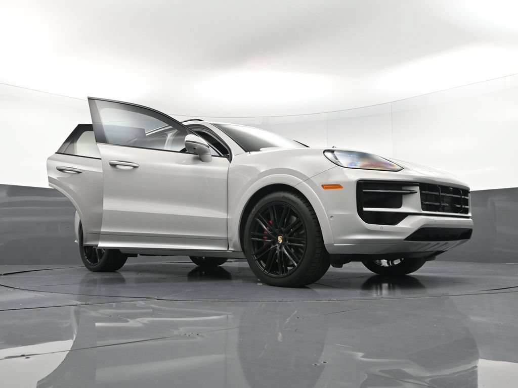 Certified 2025 Porsche Cayenne GTS AWD/4WD image 38