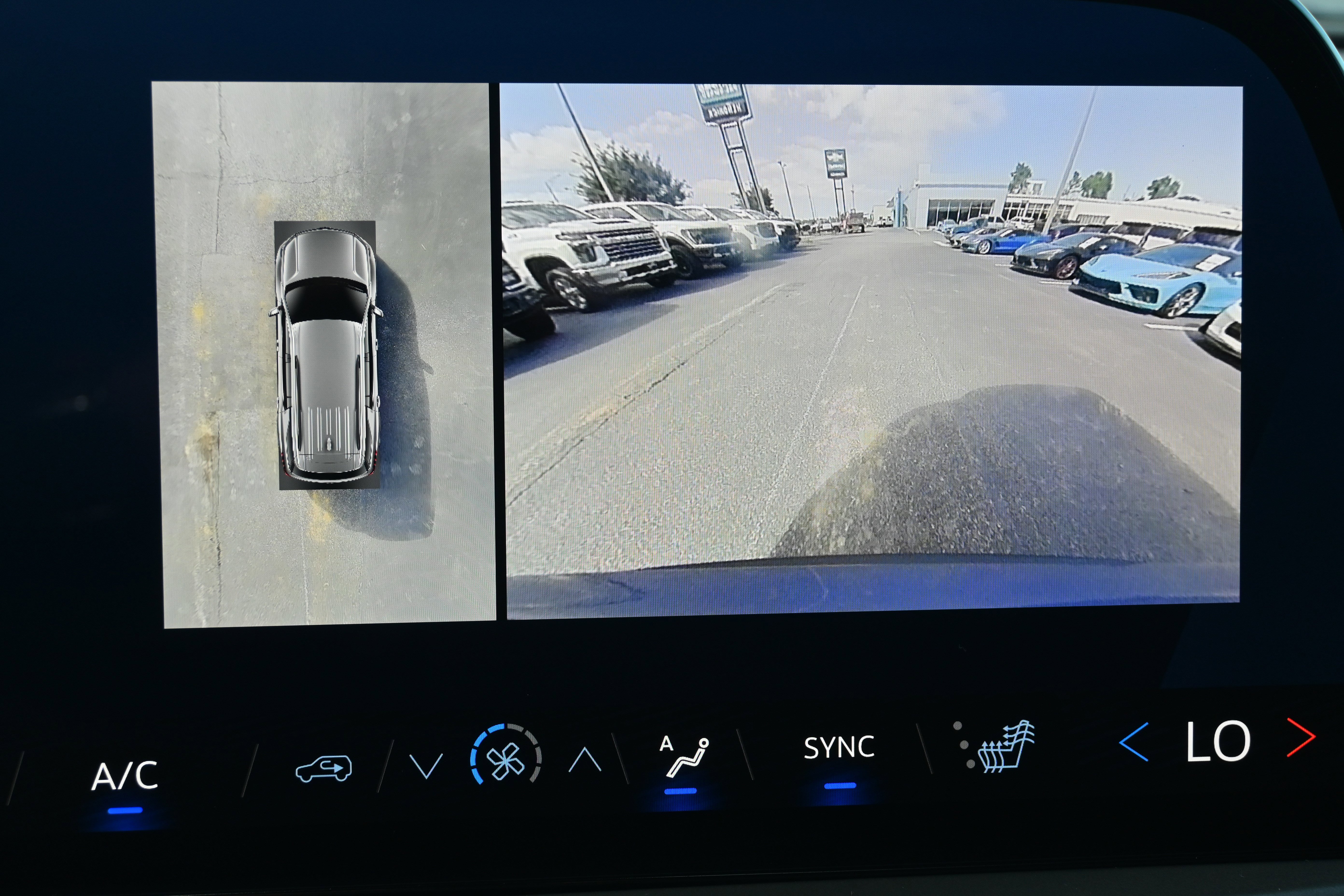 Used 2024 Chevrolet Traverse LT image 25