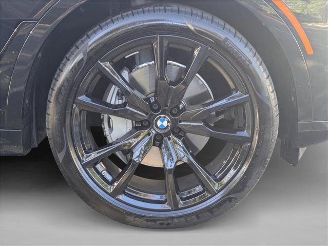 Used 2025 BMW X7 xDrive40i w/ M Sport Package image 26