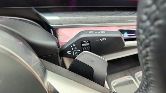 Used 2025 BMW 740i xDrive image 42