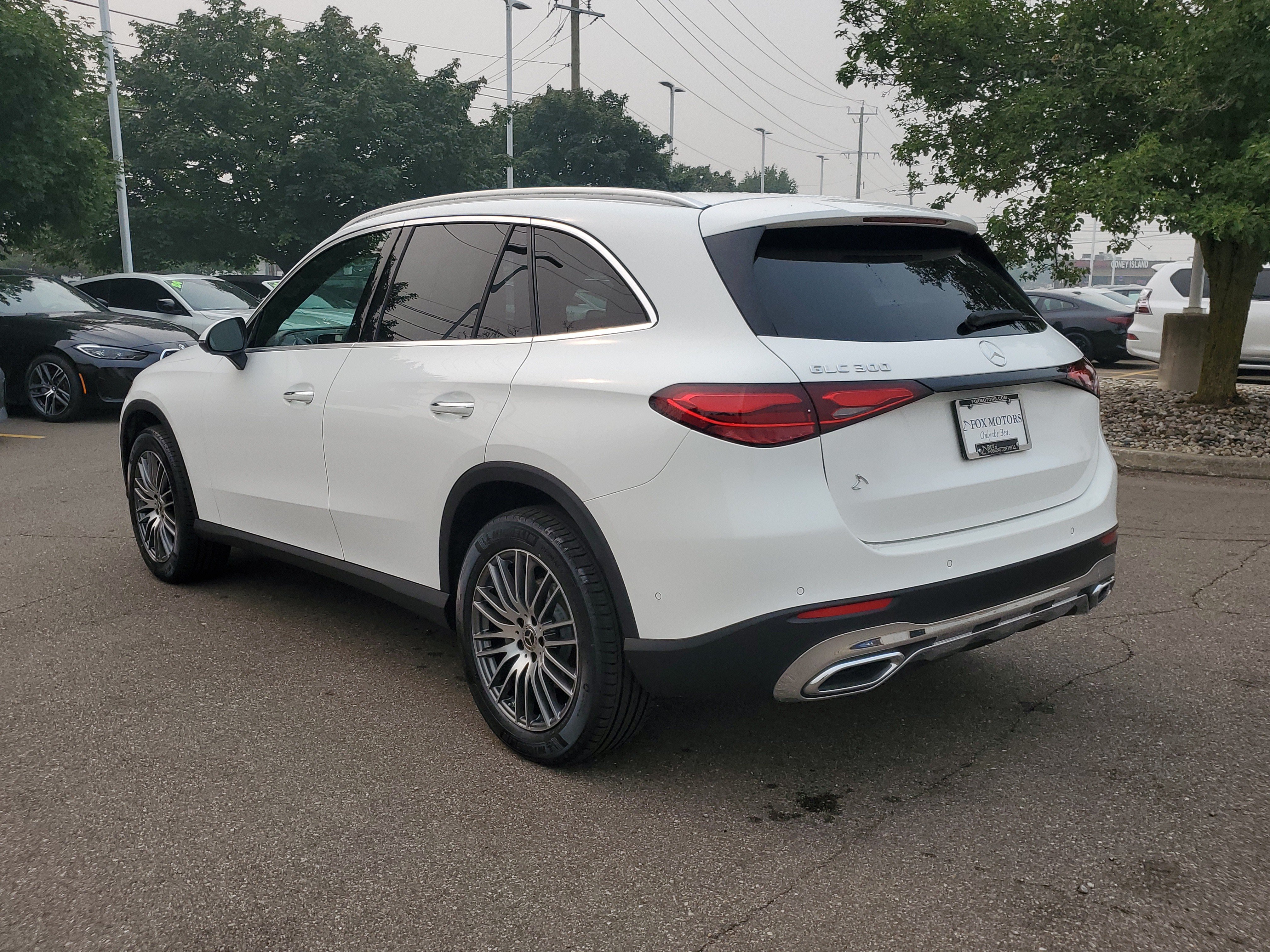 Used 2025 Mercedes-Benz GLC 300 image 3
