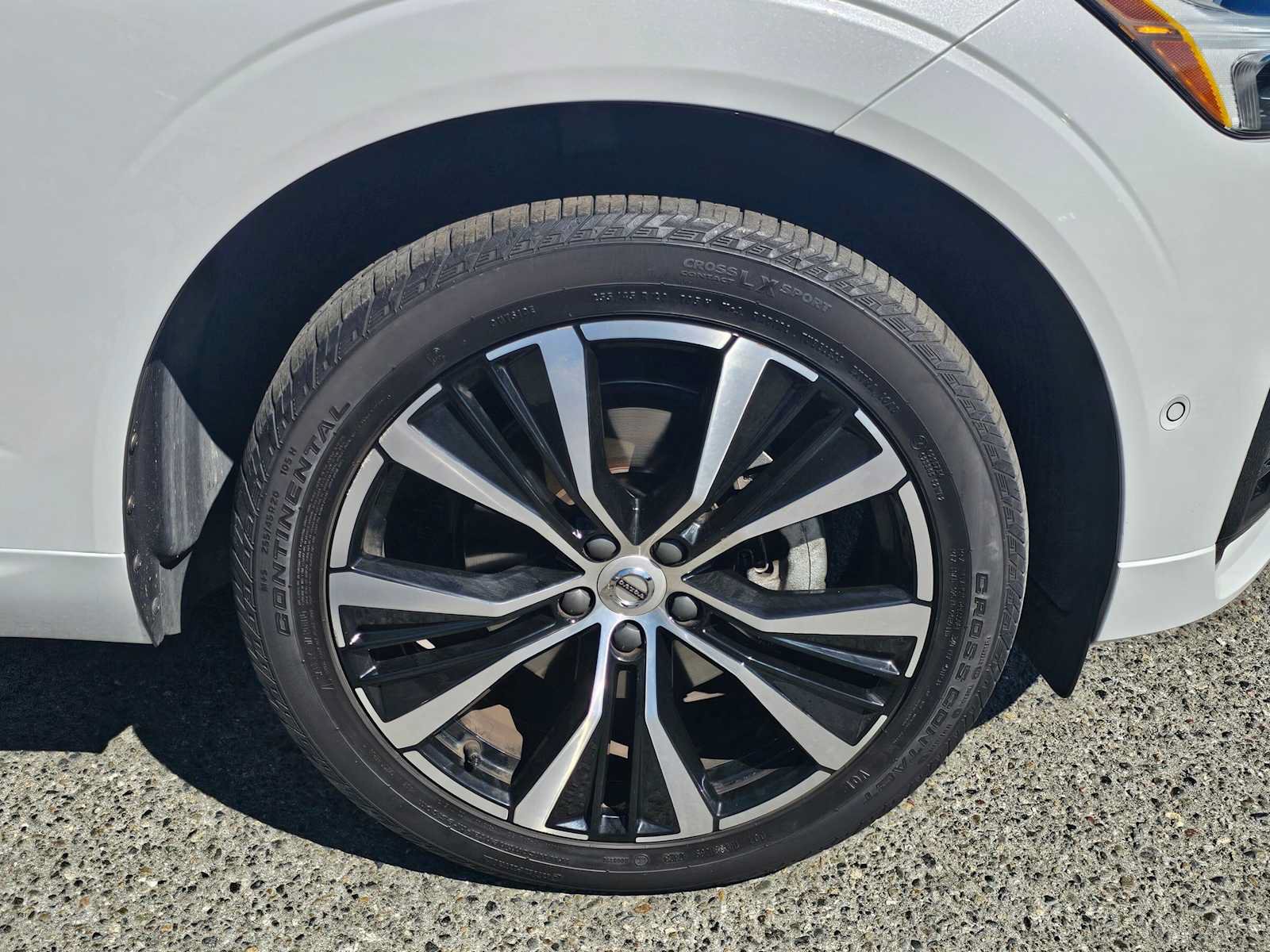 Used 2023 Volvo XC60 B5 Plus w/ Protection Package Premier AWD/4WD image 9
