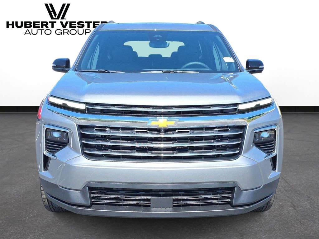 New 2026 Chevrolet Traverse LT w/ Sun and Wheel Package FWD image 3