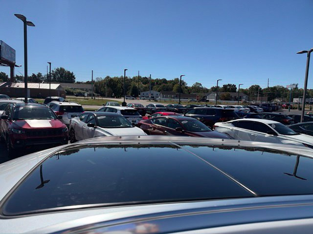 Used 2025 Cadillac XT5 Premium Luxury w/ Technology Package FWD image 4